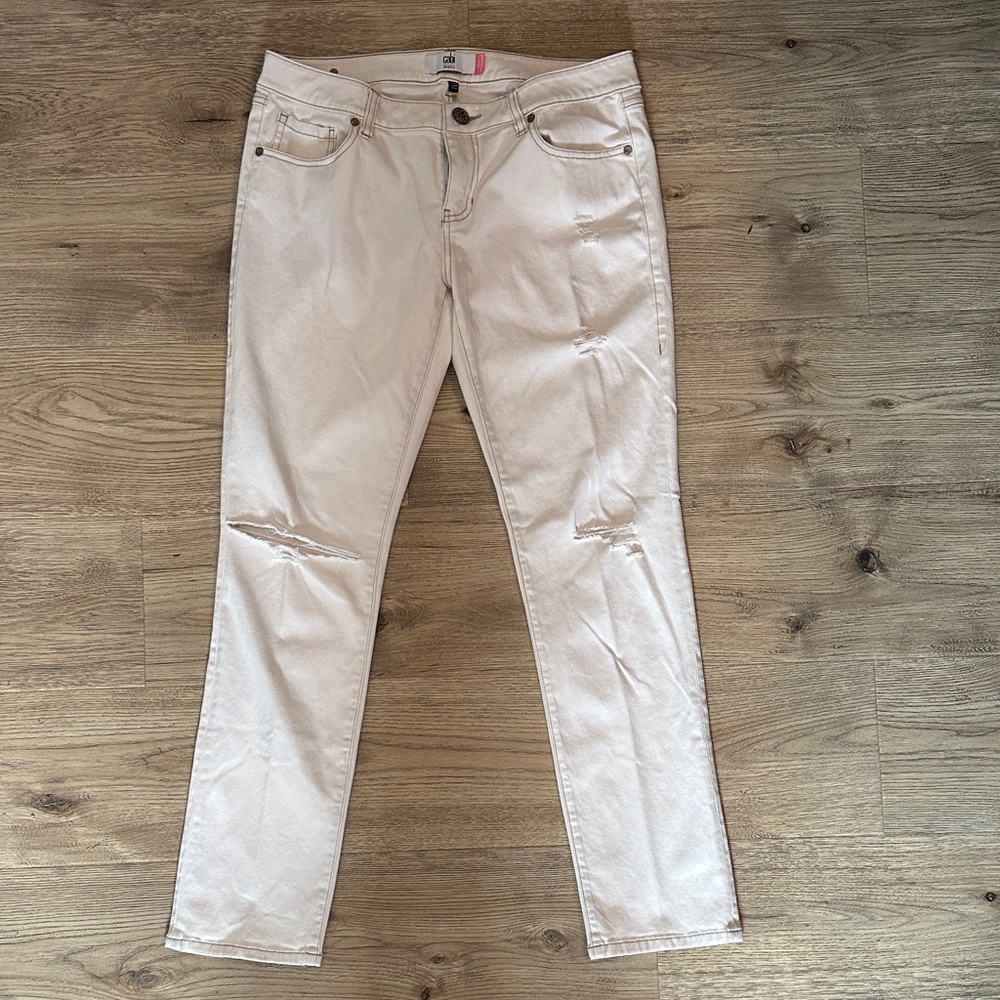 CAbi #5089 Slim Boyfriend Jeans Antique White - Picture 4 of 6